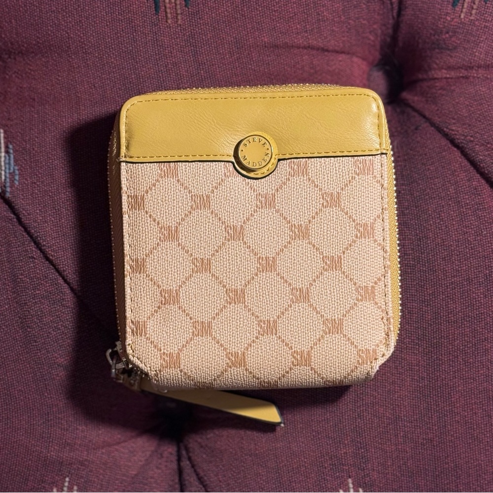 Steve Madden yellow wallet